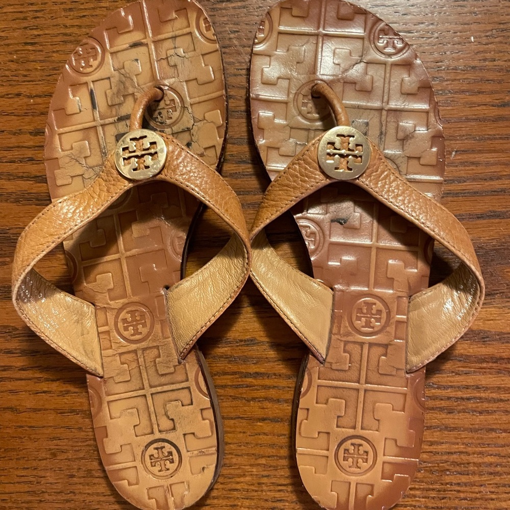 Tory Burch Thora sandals. Camel coloured. Size 5.